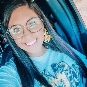 Meet your Posher, Kayla